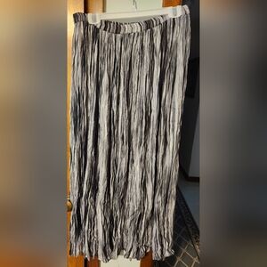 NEW  DIRECTION Black & Grey Light & Flowy Scrunchy Look Skirt Size M